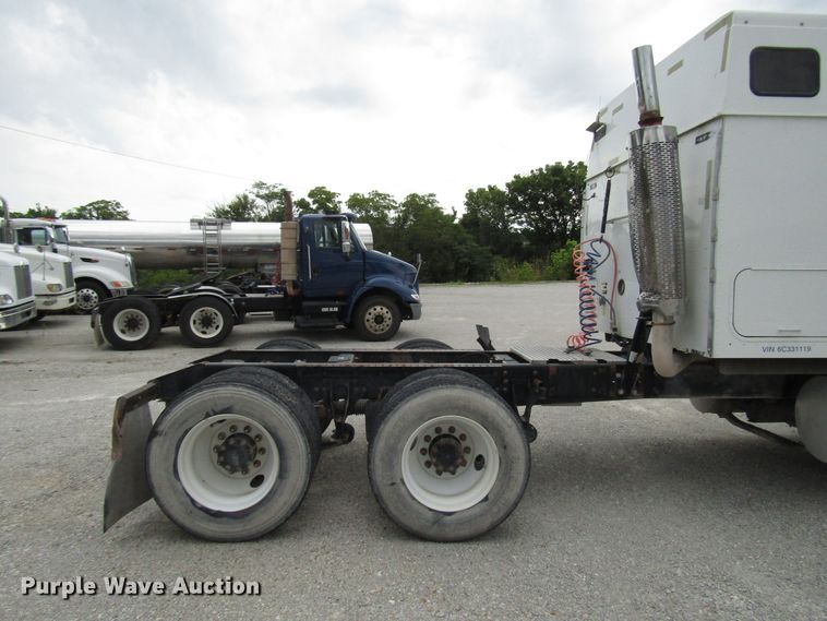 image for item DG1364 2006 International 9400i semi truck