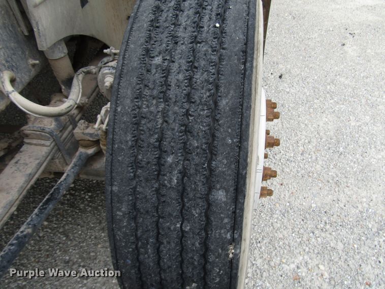 image for item DG1364 2006 International 9400i semi truck