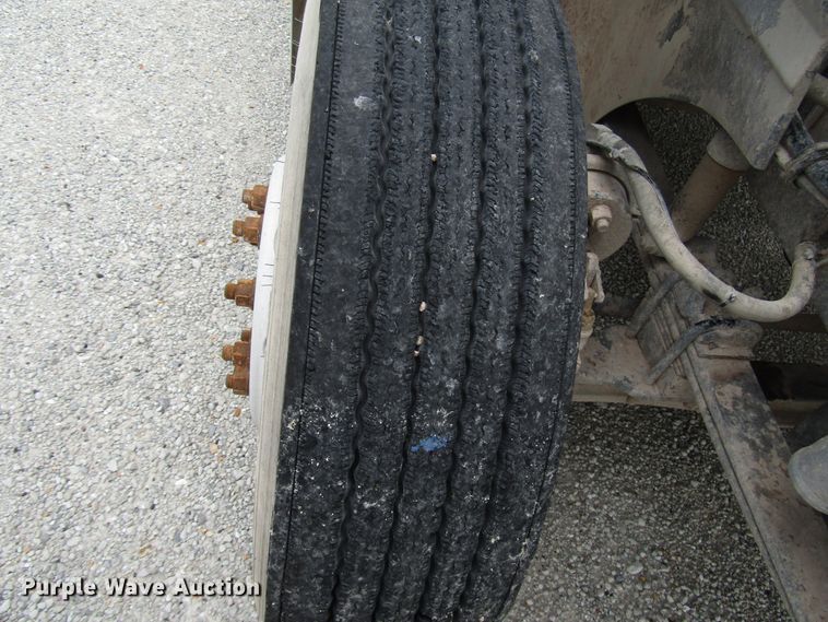 image for item DG1364 2006 International 9400i semi truck