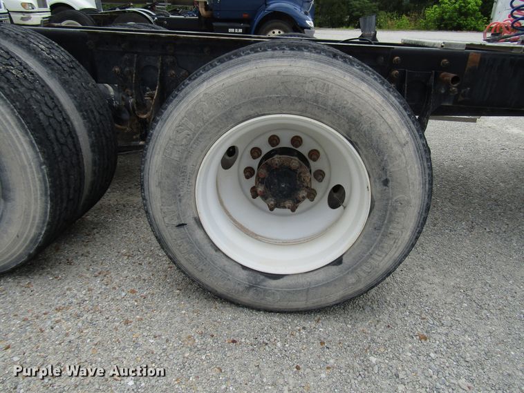 image for item DG1364 2006 International 9400i semi truck