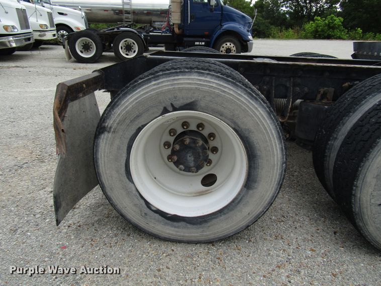 image for item DG1364 2006 International 9400i semi truck