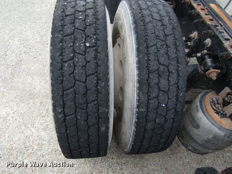 image for item DG1364 2006 International 9400i semi truck