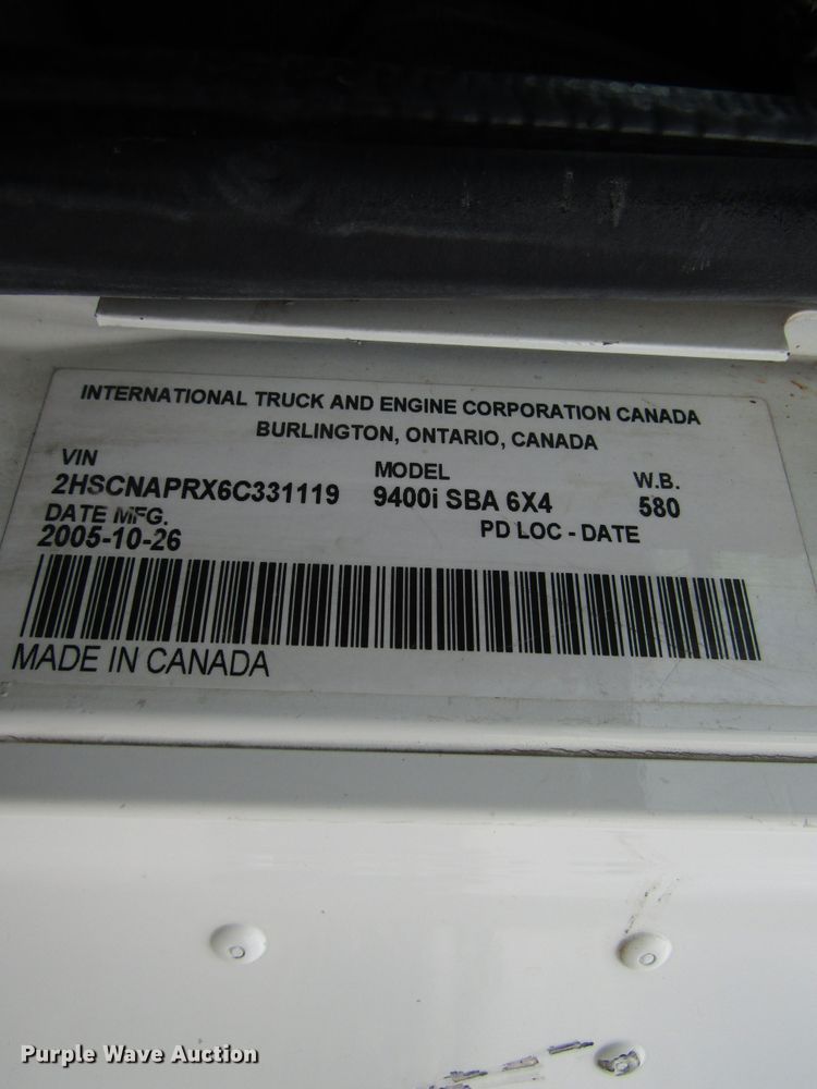 image for item DG1364 2006 International 9400i semi truck