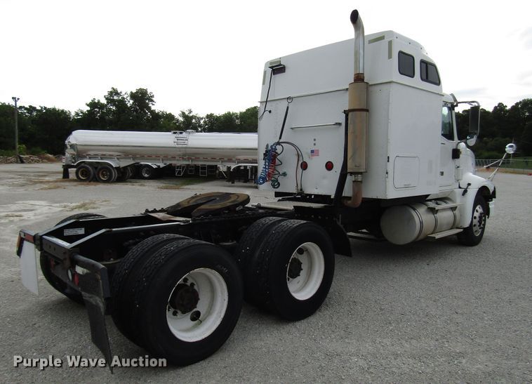 image for item DG1365 2007 International 9400i semi truck