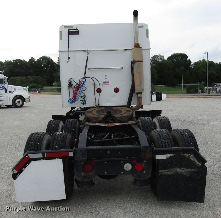 image for item DG1365 2007 International 9400i semi truck