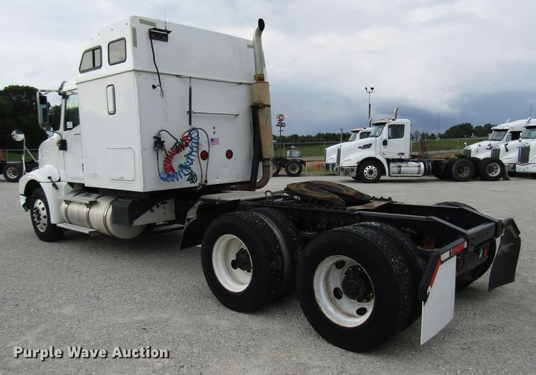 image for item DG1365 2007 International 9400i semi truck