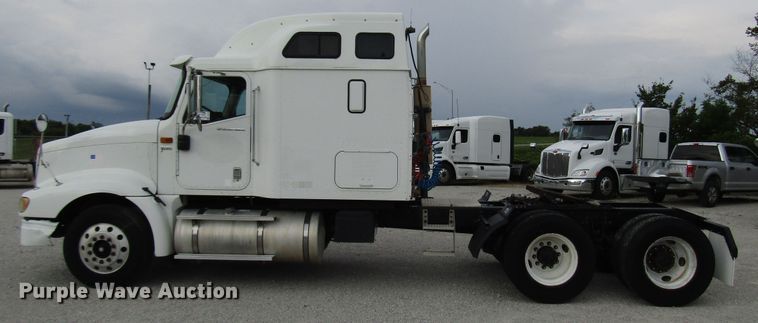 image for item DG1365 2007 International 9400i semi truck