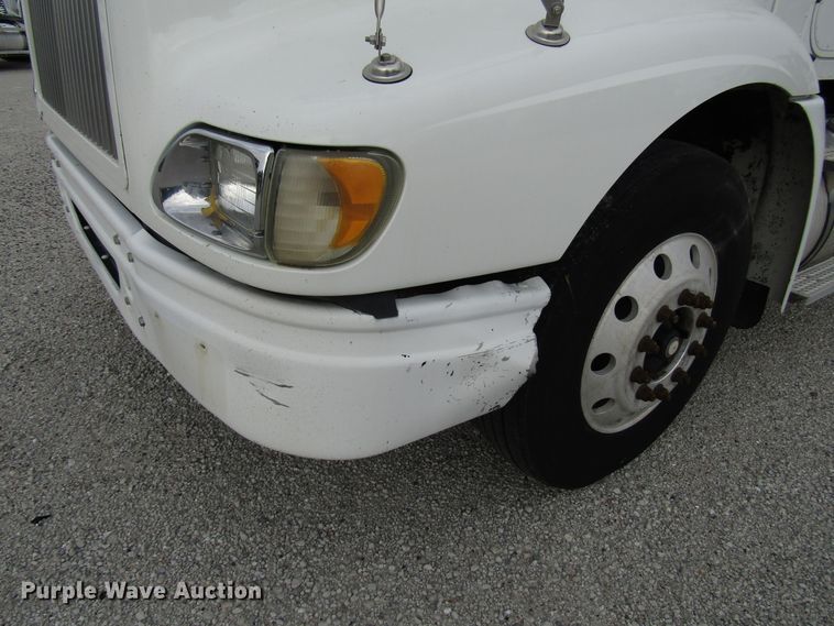 image for item DG1365 2007 International 9400i semi truck