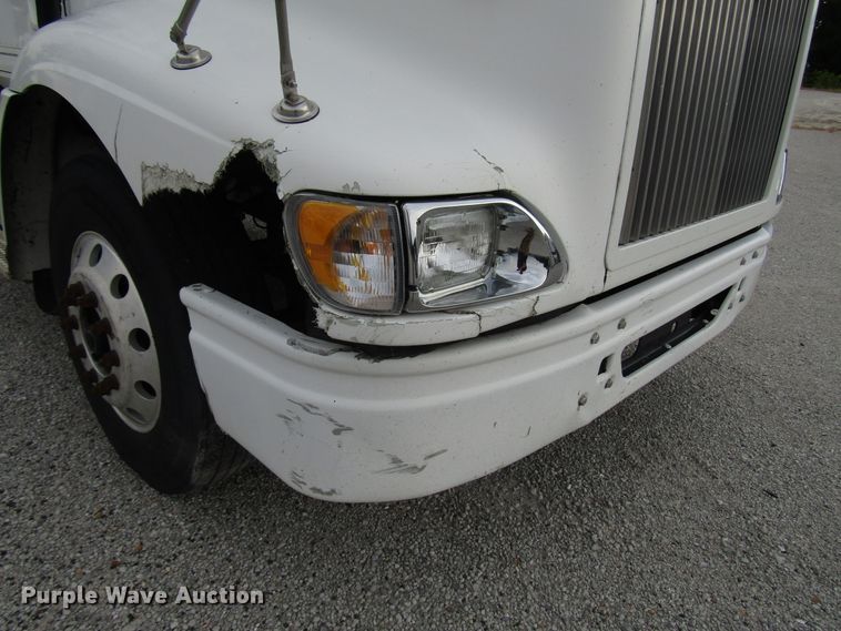 image for item DG1365 2007 International 9400i semi truck