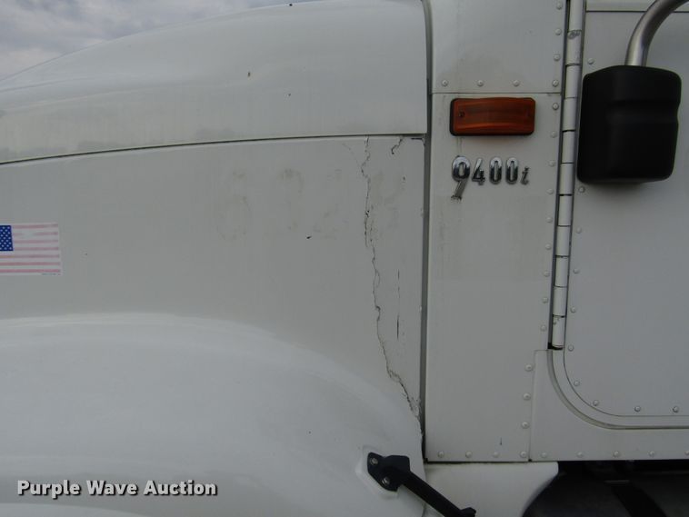 image for item DG1365 2007 International 9400i semi truck