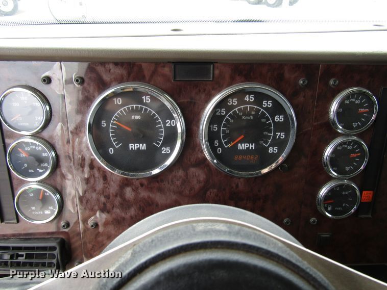 image for item DG1365 2007 International 9400i semi truck