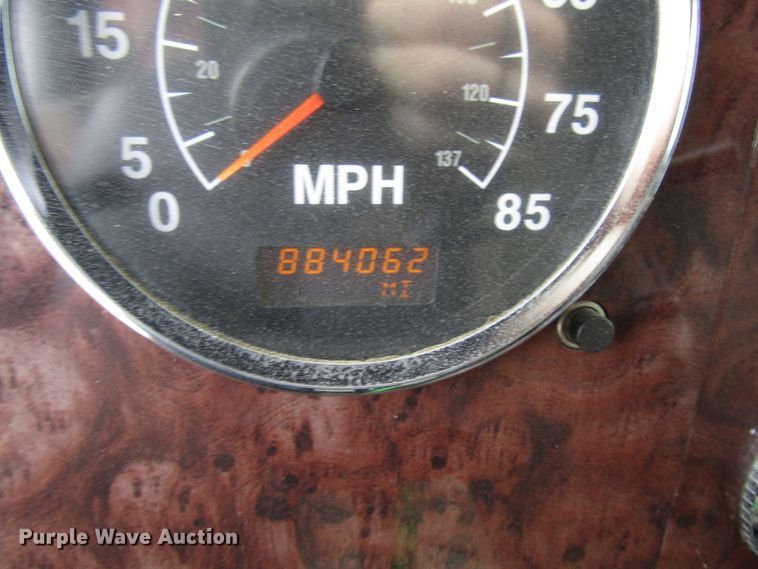 image for item DG1365 2007 International 9400i semi truck