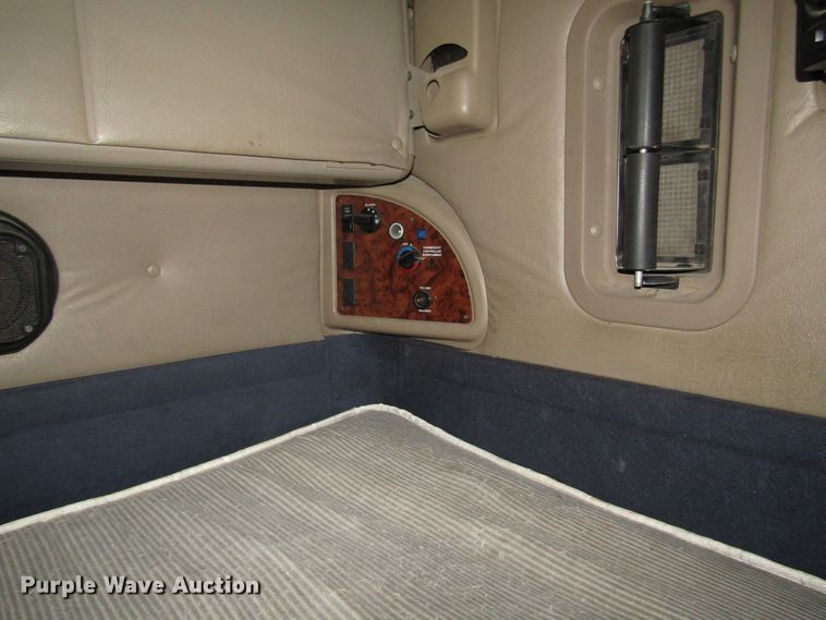 image for item DG1365 2007 International 9400i semi truck