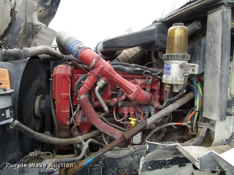 image for item DG1365 2007 International 9400i semi truck