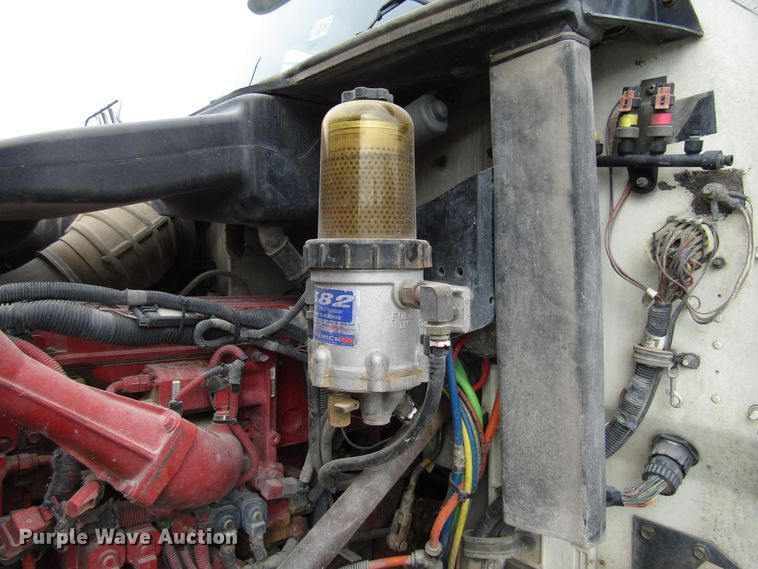 image for item DG1365 2007 International 9400i semi truck