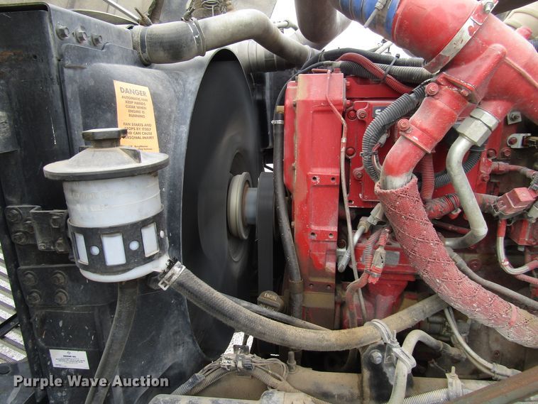 image for item DG1365 2007 International 9400i semi truck