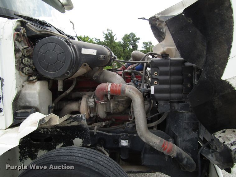 image for item DG1365 2007 International 9400i semi truck