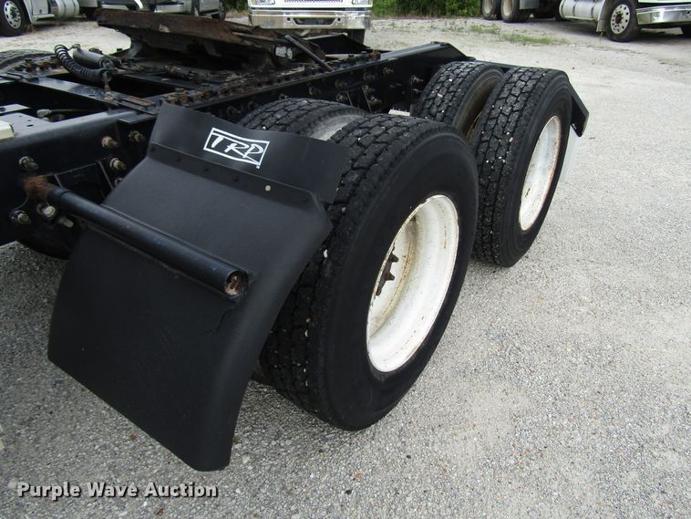 image for item DG1365 2007 International 9400i semi truck