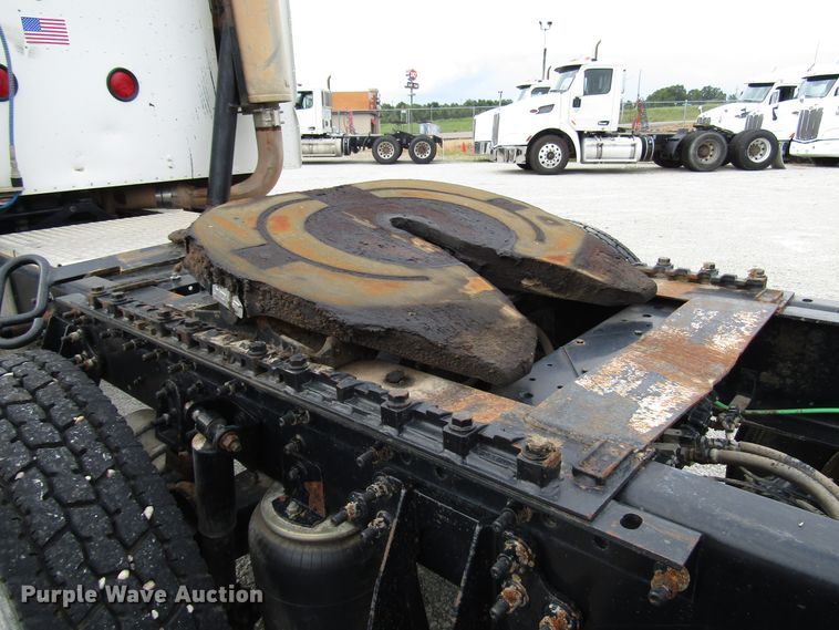 image for item DG1365 2007 International 9400i semi truck