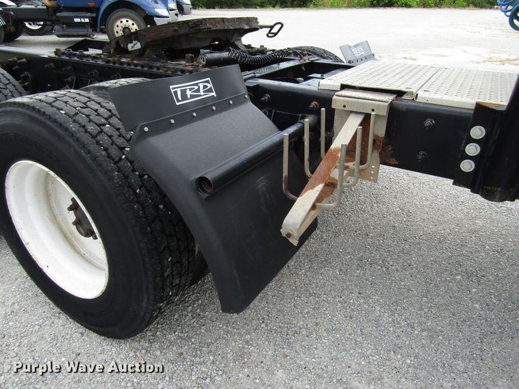 image for item DG1365 2007 International 9400i semi truck