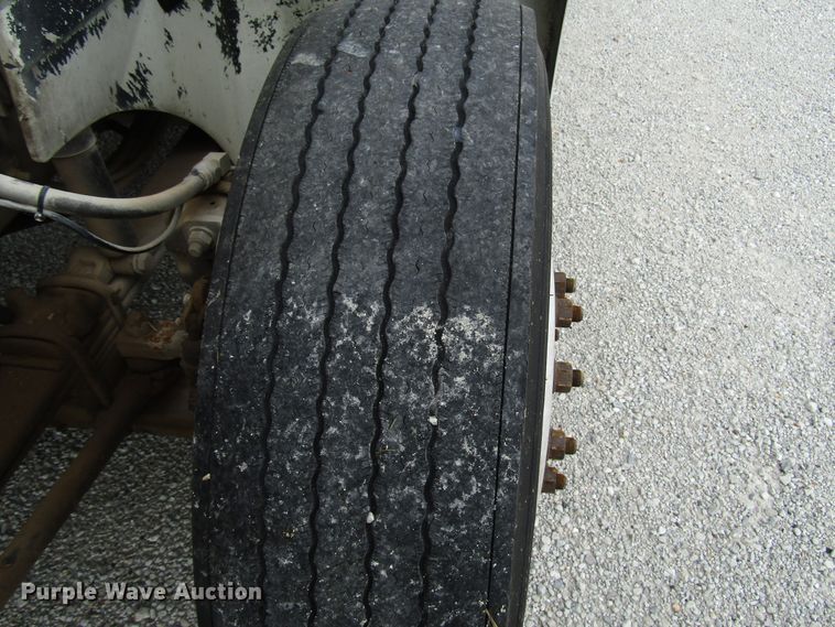 image for item DG1365 2007 International 9400i semi truck