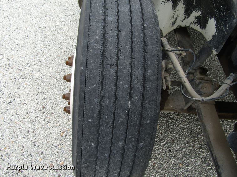 image for item DG1365 2007 International 9400i semi truck