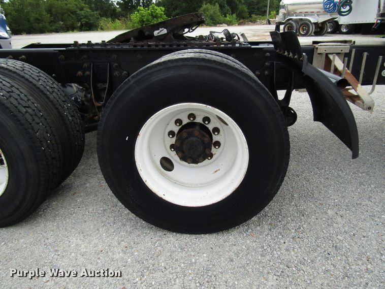 image for item DG1365 2007 International 9400i semi truck