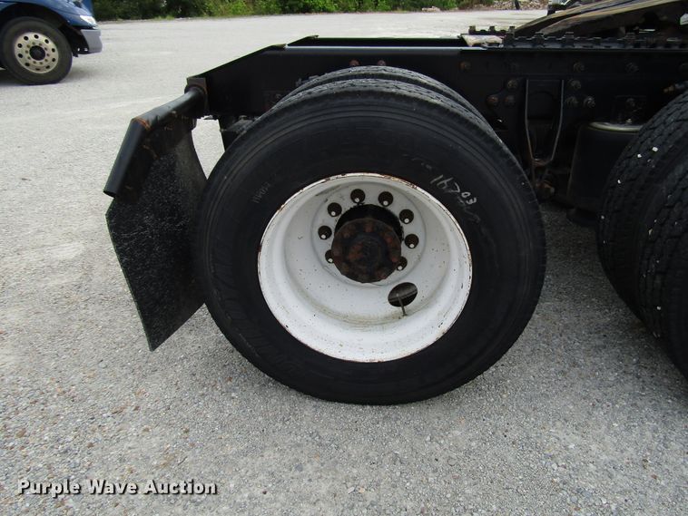 image for item DG1365 2007 International 9400i semi truck