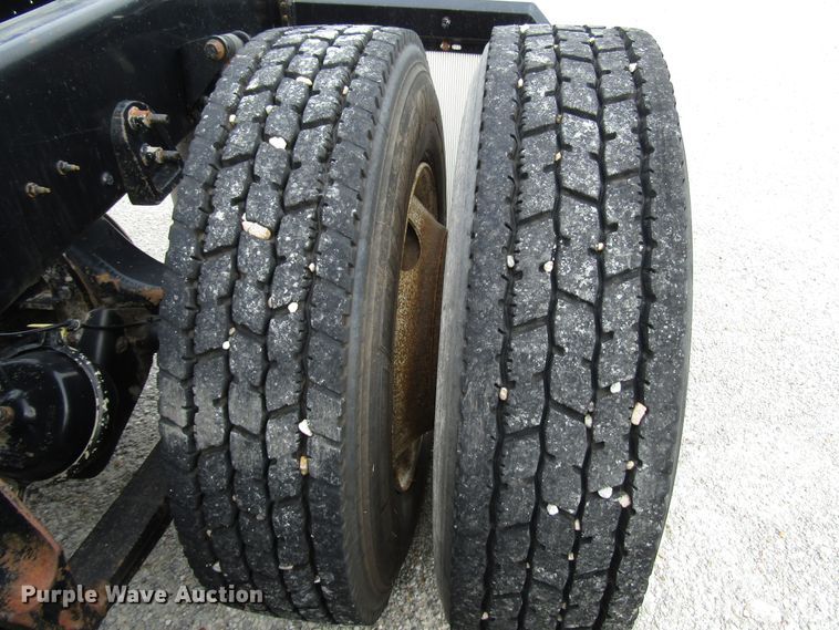 image for item DG1365 2007 International 9400i semi truck