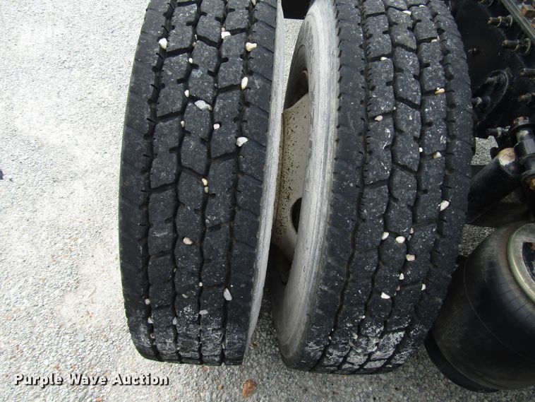 image for item DG1365 2007 International 9400i semi truck