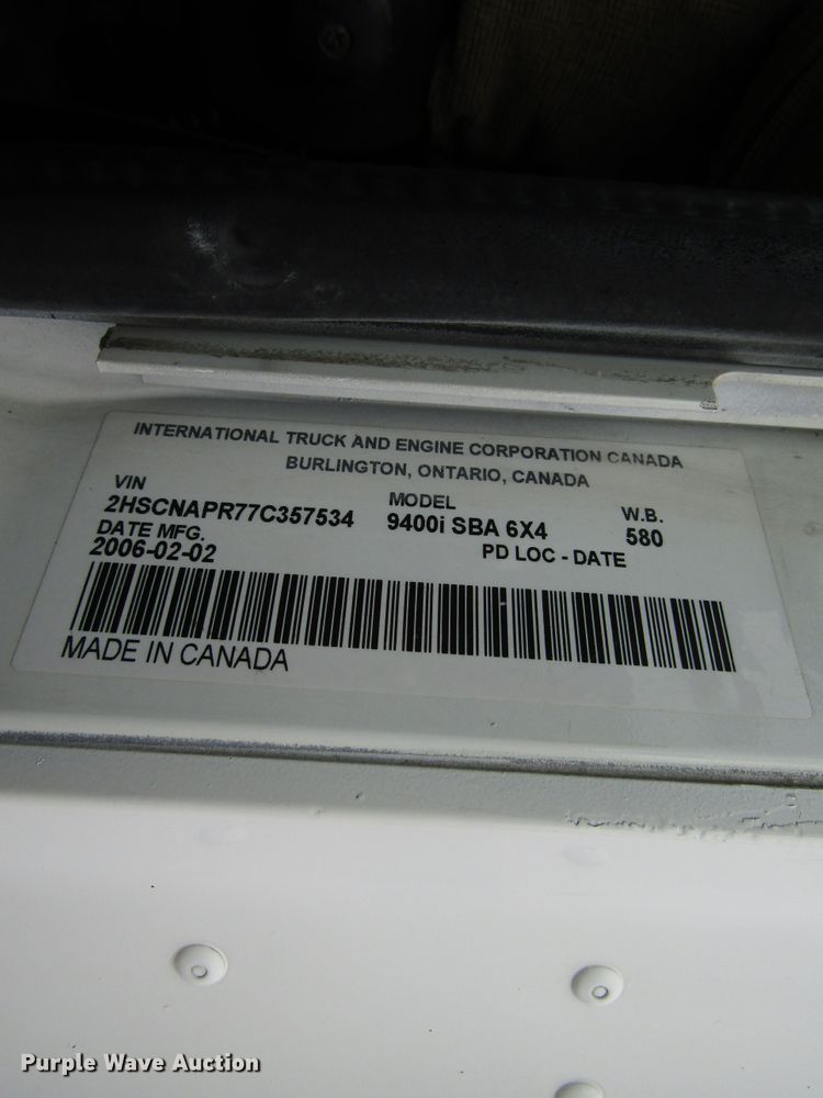 image for item DG1365 2007 International 9400i semi truck