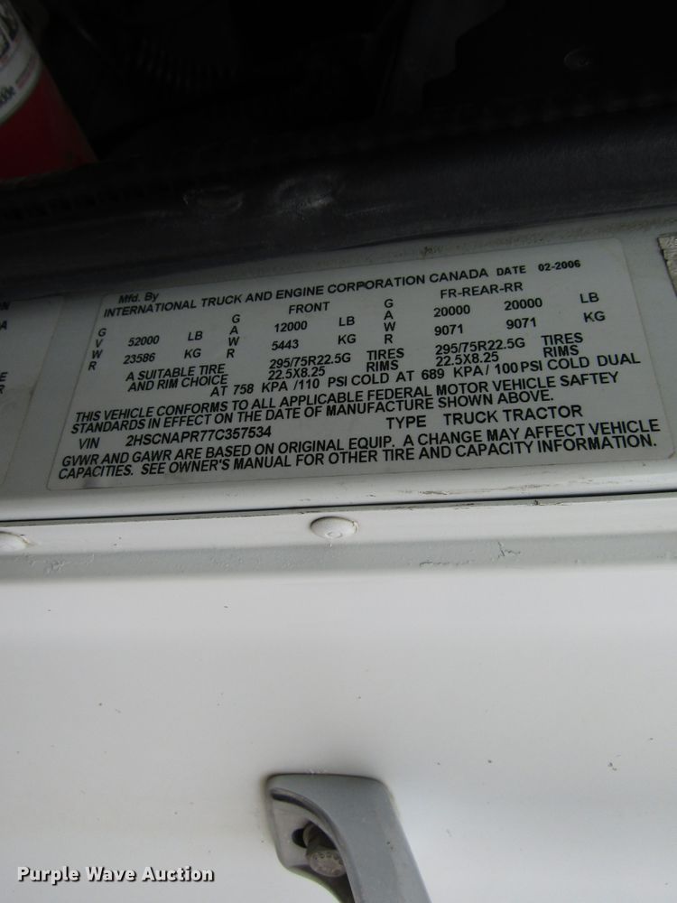 image for item DG1365 2007 International 9400i semi truck