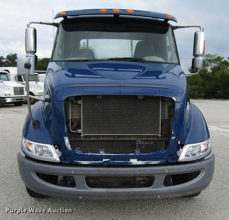 image for item DG1366 2010 International 8600 semi truck