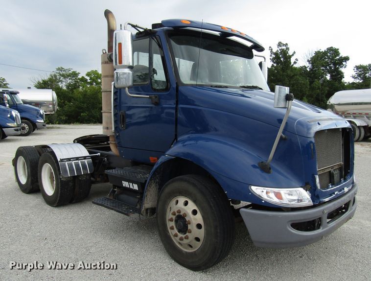 image for item DG1366 2010 International 8600 semi truck