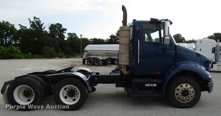 image for item DG1366 2010 International 8600 semi truck