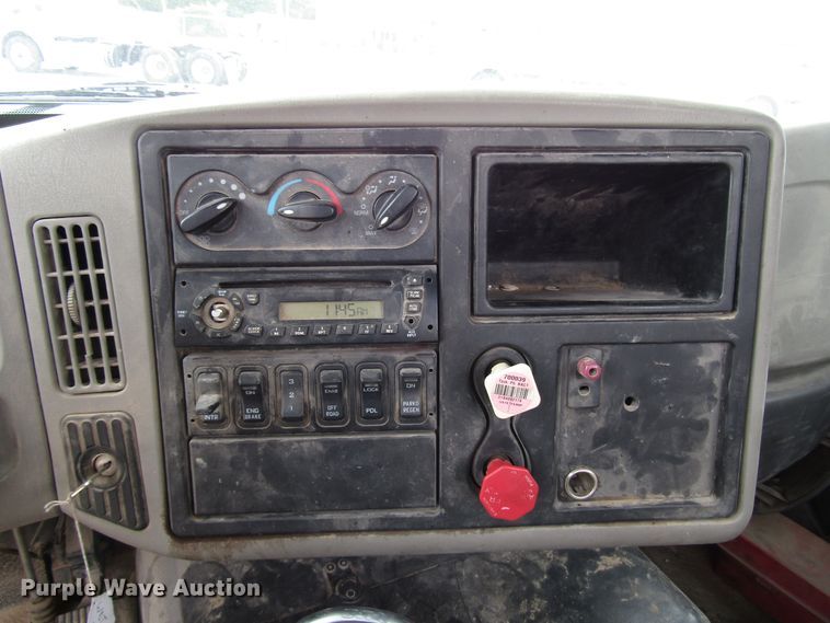 image for item DG1366 2010 International 8600 semi truck