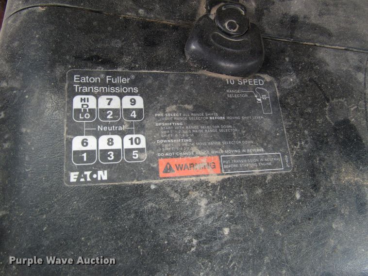 image for item DG1366 2010 International 8600 semi truck