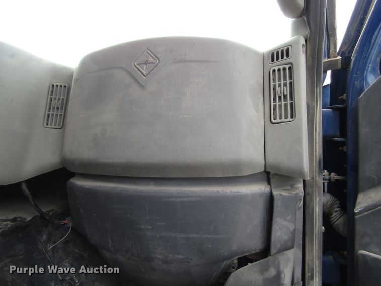 image for item DG1366 2010 International 8600 semi truck