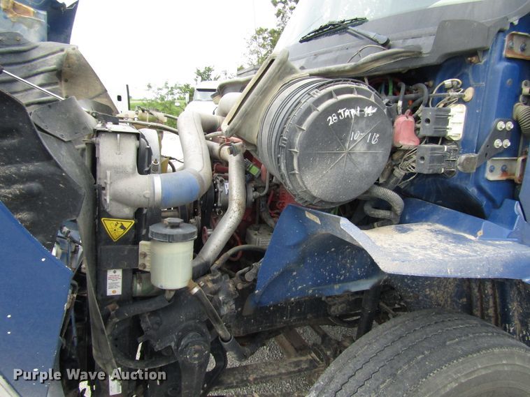 image for item DG1366 2010 International 8600 semi truck