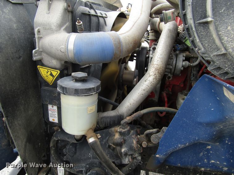 image for item DG1366 2010 International 8600 semi truck