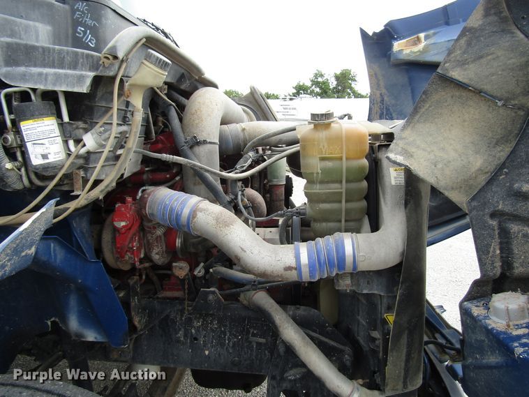 image for item DG1366 2010 International 8600 semi truck