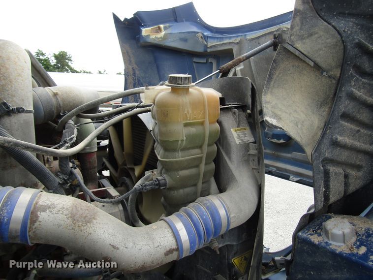 image for item DG1366 2010 International 8600 semi truck