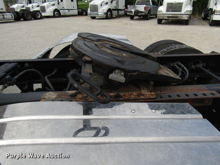 image for item DG1366 2010 International 8600 semi truck