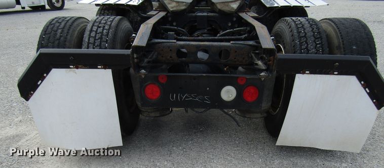 image for item DG1366 2010 International 8600 semi truck