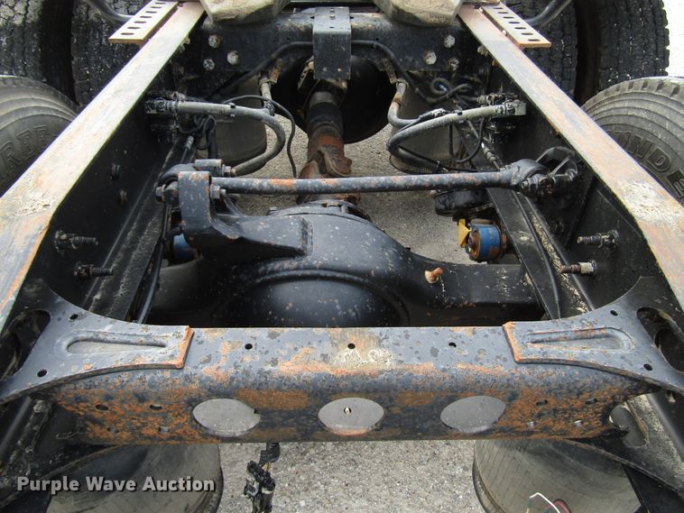 image for item DG1366 2010 International 8600 semi truck