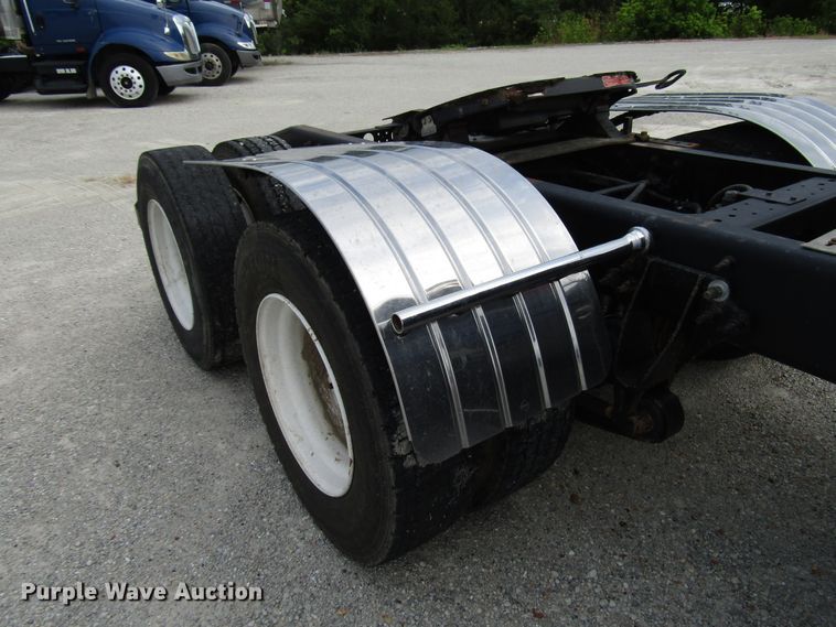 image for item DG1366 2010 International 8600 semi truck