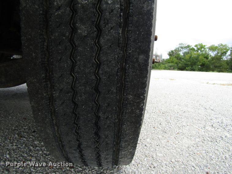 image for item DG1366 2010 International 8600 semi truck