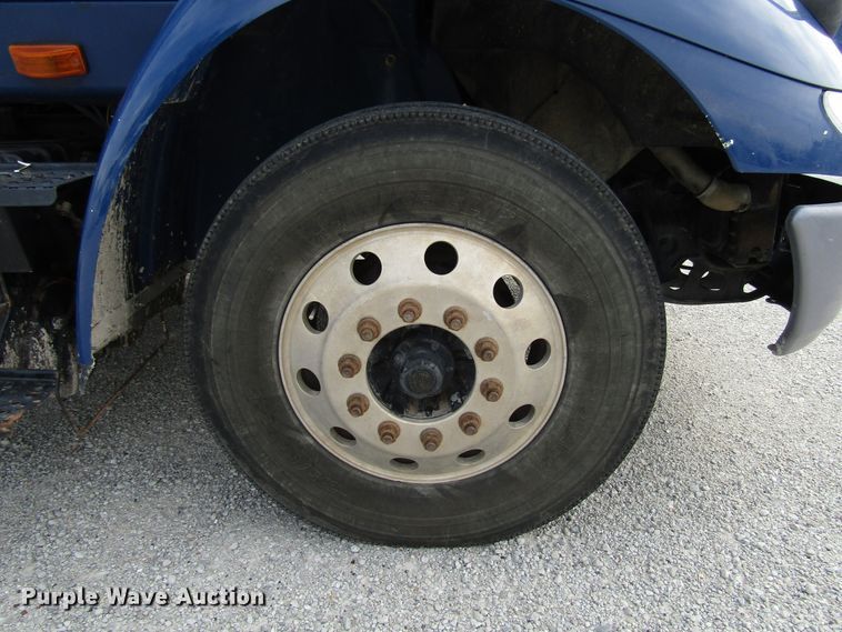 image for item DG1366 2010 International 8600 semi truck