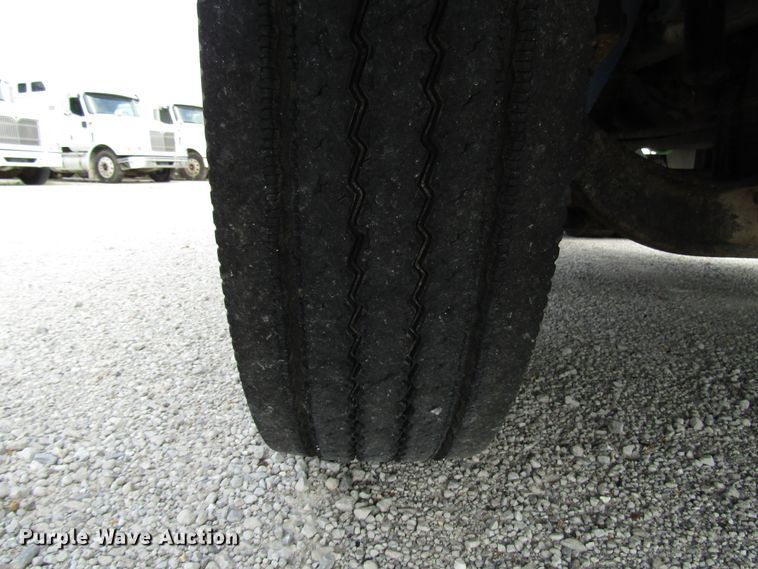 image for item DG1366 2010 International 8600 semi truck