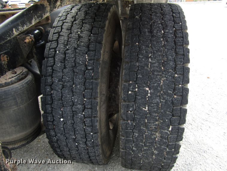 image for item DG1366 2010 International 8600 semi truck